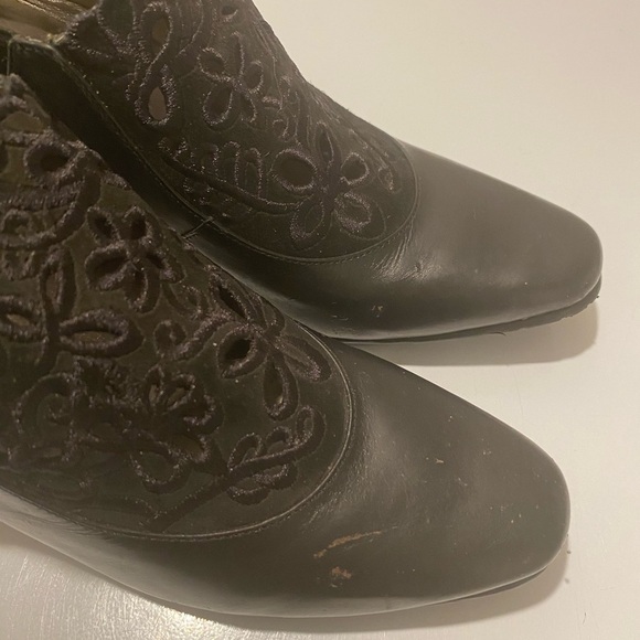 Brighton Black Floral Embroidered Shoes - Picture 7 of 10